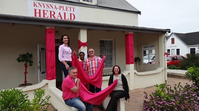 Knysna-Plett Herald dresses in pink for cancer